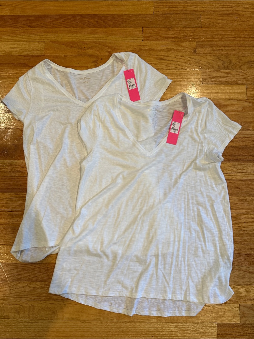 Lilly Pulitzer White V-Neck Short Sleeve Tee set of 2